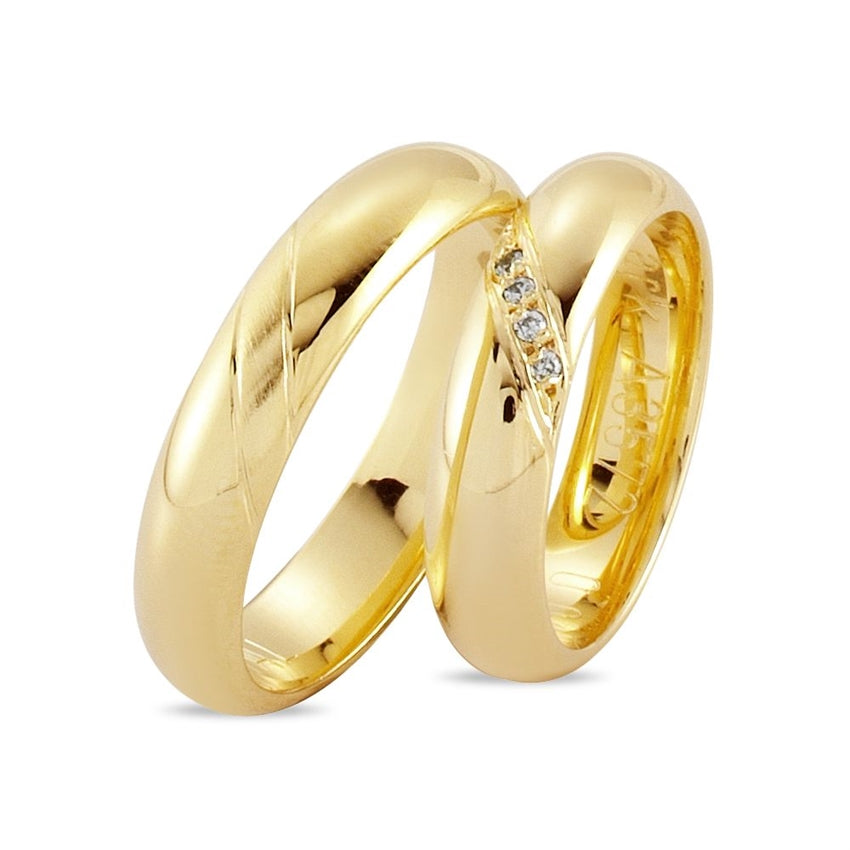 Unikke Nuran vielsesringe i 8 eller 14 kt guld med geometrisk gravering og 0,04 ct diamanter på dameringen.